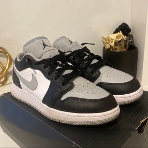 NIKE AIR JORDAN 1 GS SMOKE GREY